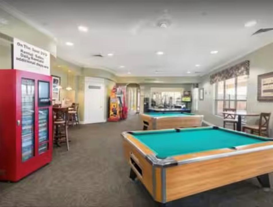 For Sale: $279,000 (2 beds, 2 baths, 1081 Square Feet)