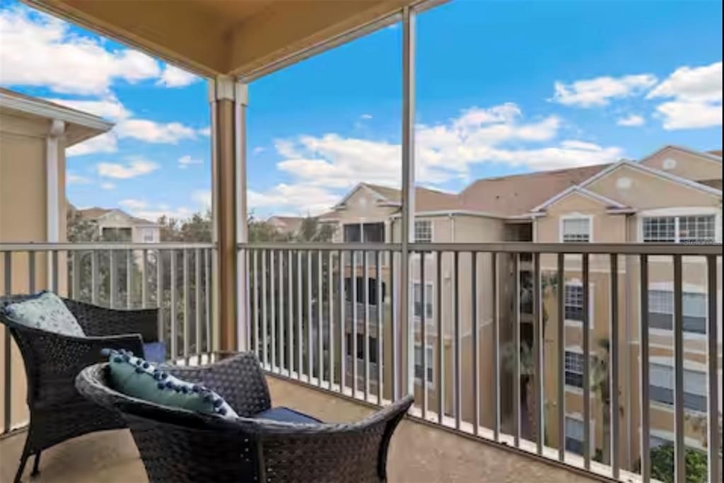 For Sale: $279,000 (2 beds, 2 baths, 1081 Square Feet)