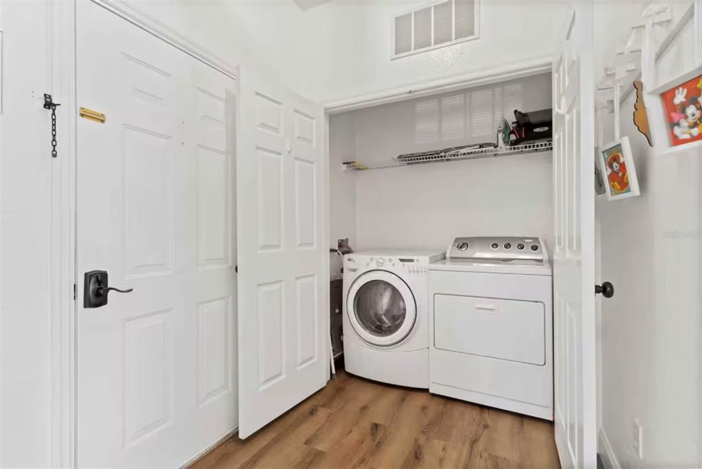 For Sale: $279,000 (2 beds, 2 baths, 1081 Square Feet)