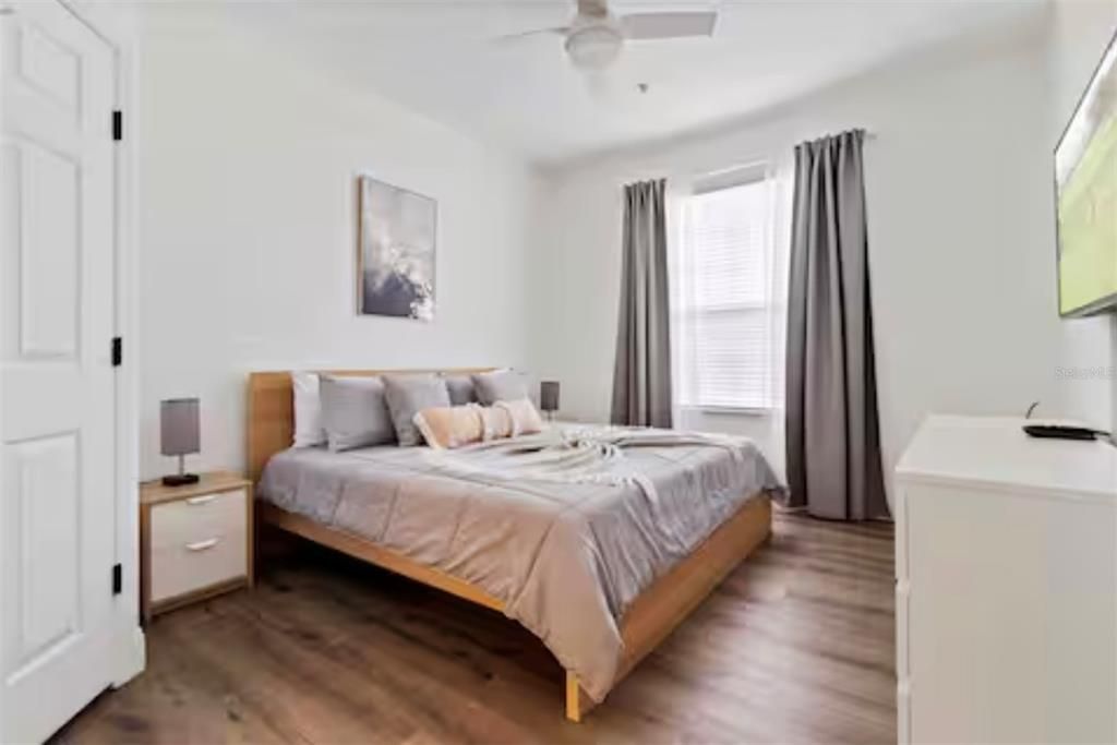 For Sale: $279,000 (2 beds, 2 baths, 1081 Square Feet)