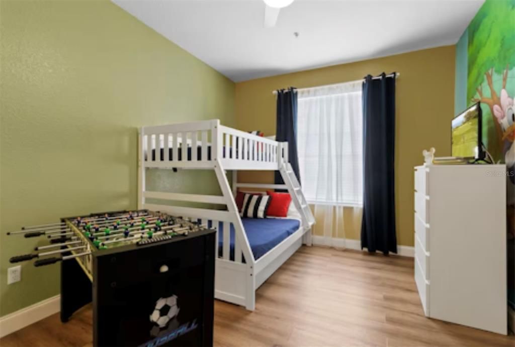 For Sale: $279,000 (2 beds, 2 baths, 1081 Square Feet)