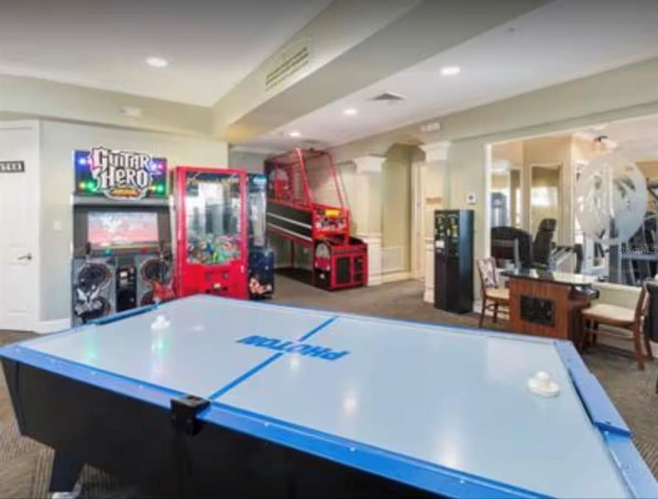 For Sale: $279,000 (2 beds, 2 baths, 1081 Square Feet)