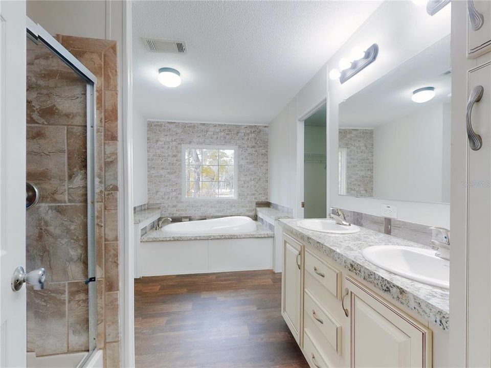 For Sale: $249,900 (3 beds, 2 baths, 1760 Square Feet)