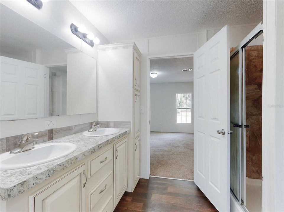 For Sale: $249,900 (3 beds, 2 baths, 1760 Square Feet)