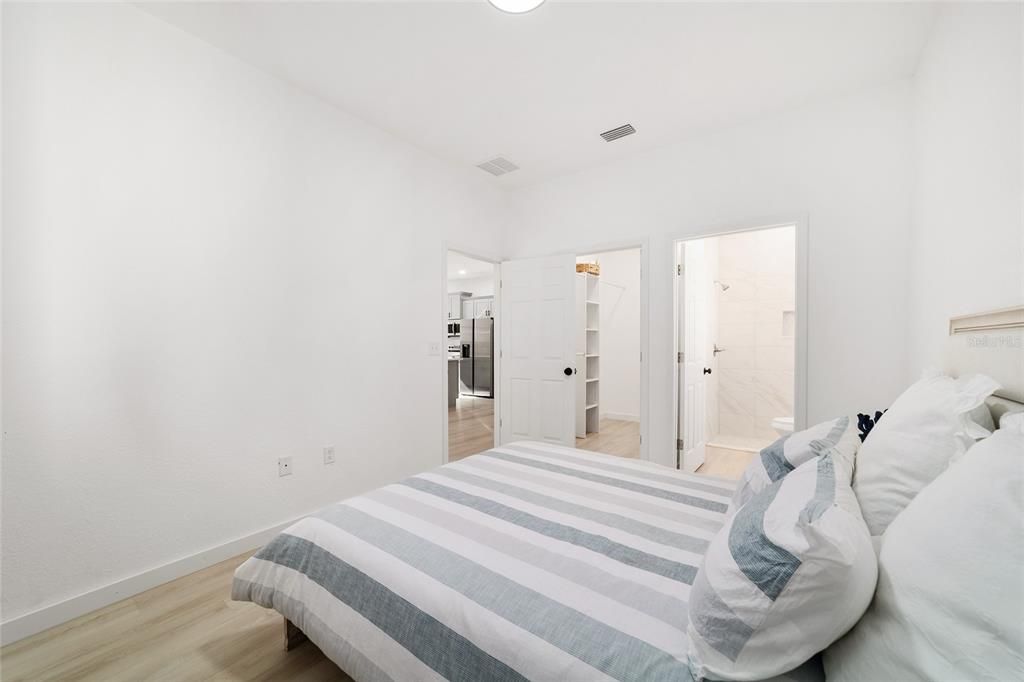 На продажу: $235,000 (2 спален, 2 ванн, 1226 Квадратных фут)