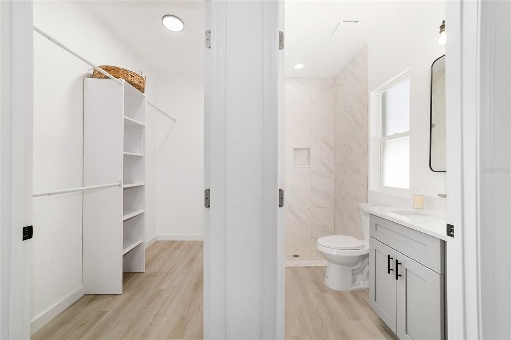 На продажу: $235,000 (2 спален, 2 ванн, 1226 Квадратных фут)