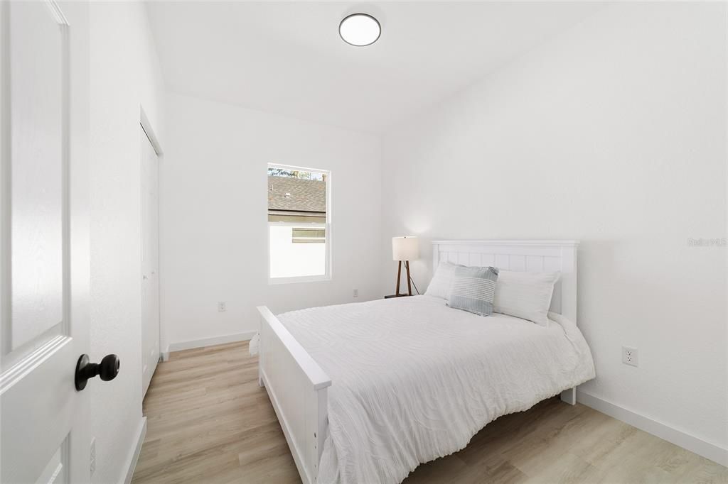 На продажу: $235,000 (2 спален, 2 ванн, 1226 Квадратных фут)