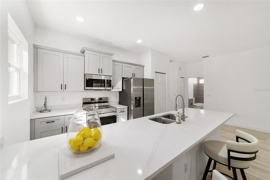 На продажу: $235,000 (2 спален, 2 ванн, 1226 Квадратных фут)