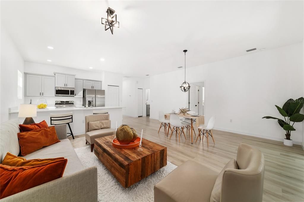 На продажу: $235,000 (2 спален, 2 ванн, 1226 Квадратных фут)