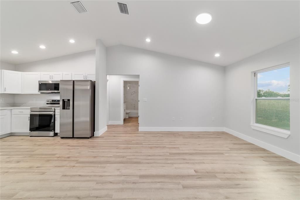 На продажу: $199,900 (3 спален, 2 ванн, 1058 Квадратных фут)