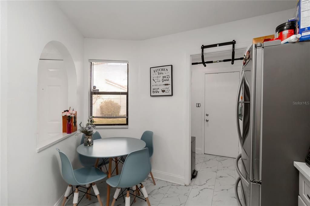 For Sale: $225,000 (2 beds, 2 baths, 1230 Square Feet)