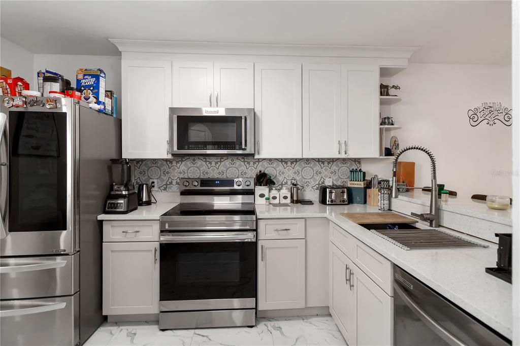 For Sale: $225,000 (2 beds, 2 baths, 1230 Square Feet)