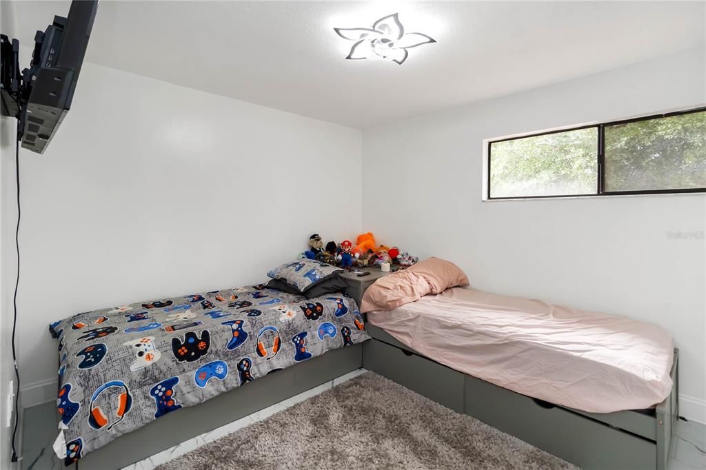 For Sale: $225,000 (2 beds, 2 baths, 1230 Square Feet)