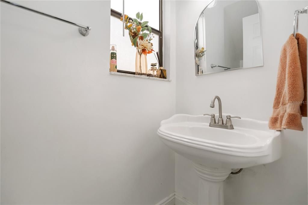 For Sale: $225,000 (2 beds, 2 baths, 1230 Square Feet)