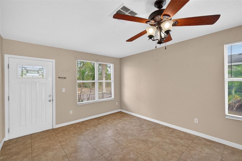 待售: $295,000 (3 贝兹, 2 浴室, 1254 平方英尺)