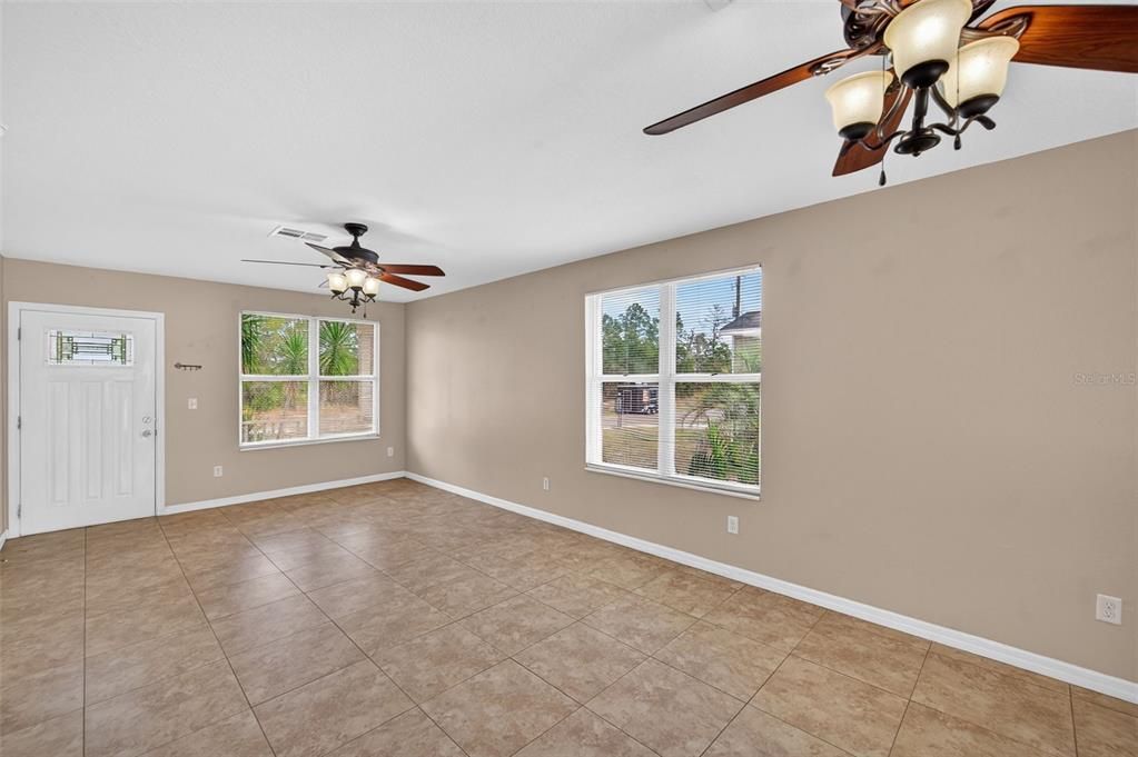 待售: $295,000 (3 贝兹, 2 浴室, 1254 平方英尺)