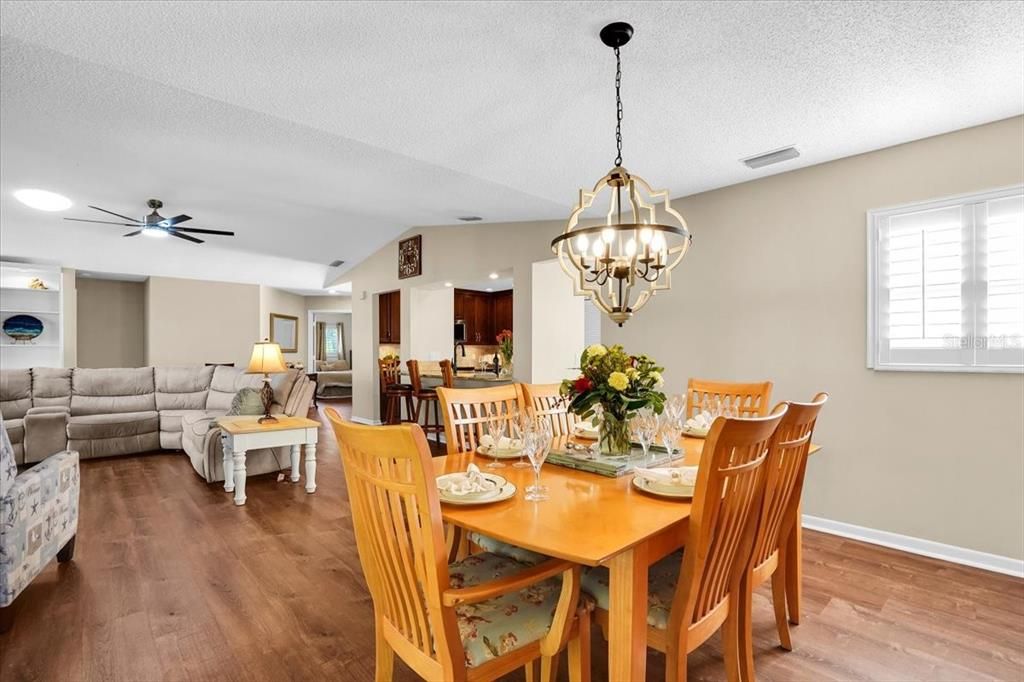 待售: $437,000 (3 贝兹, 2 浴室, 2167 平方英尺)