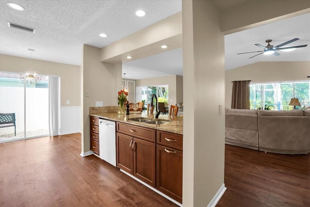 待售: $437,000 (3 贝兹, 2 浴室, 2167 平方英尺)