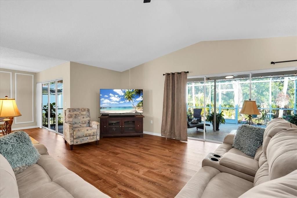 待售: $437,000 (3 贝兹, 2 浴室, 2167 平方英尺)