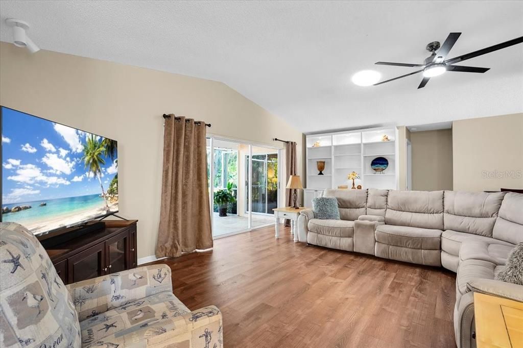 待售: $437,000 (3 贝兹, 2 浴室, 2167 平方英尺)