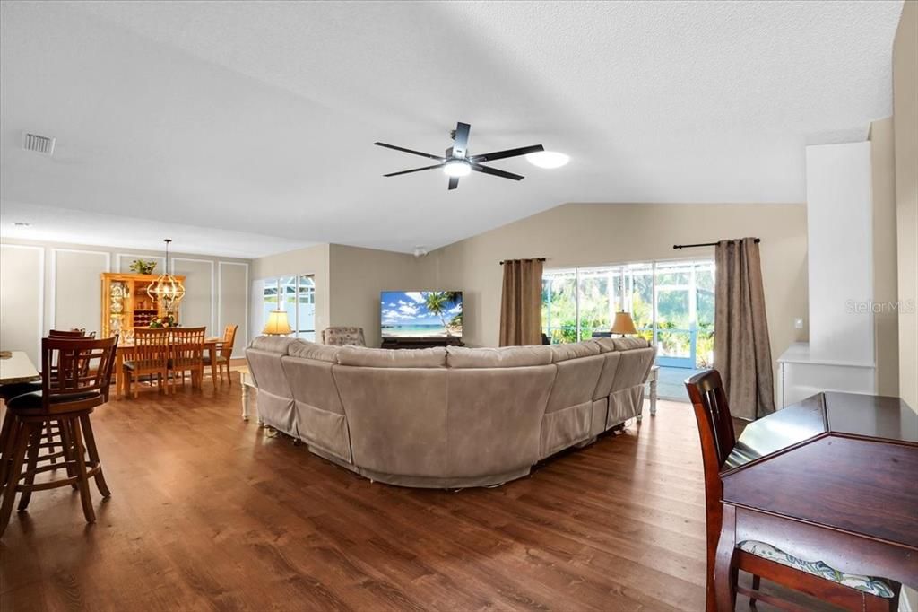 待售: $437,000 (3 贝兹, 2 浴室, 2167 平方英尺)