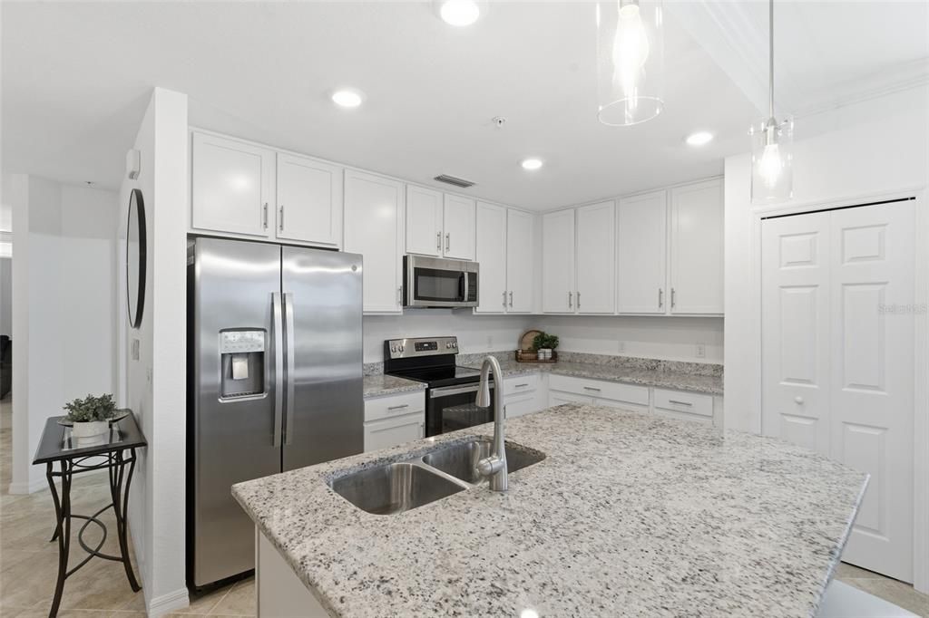 待售: $309,000 (3 贝兹, 2 浴室, 1407 平方英尺)