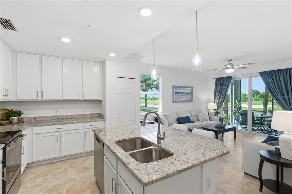 待售: $309,000 (3 贝兹, 2 浴室, 1407 平方英尺)