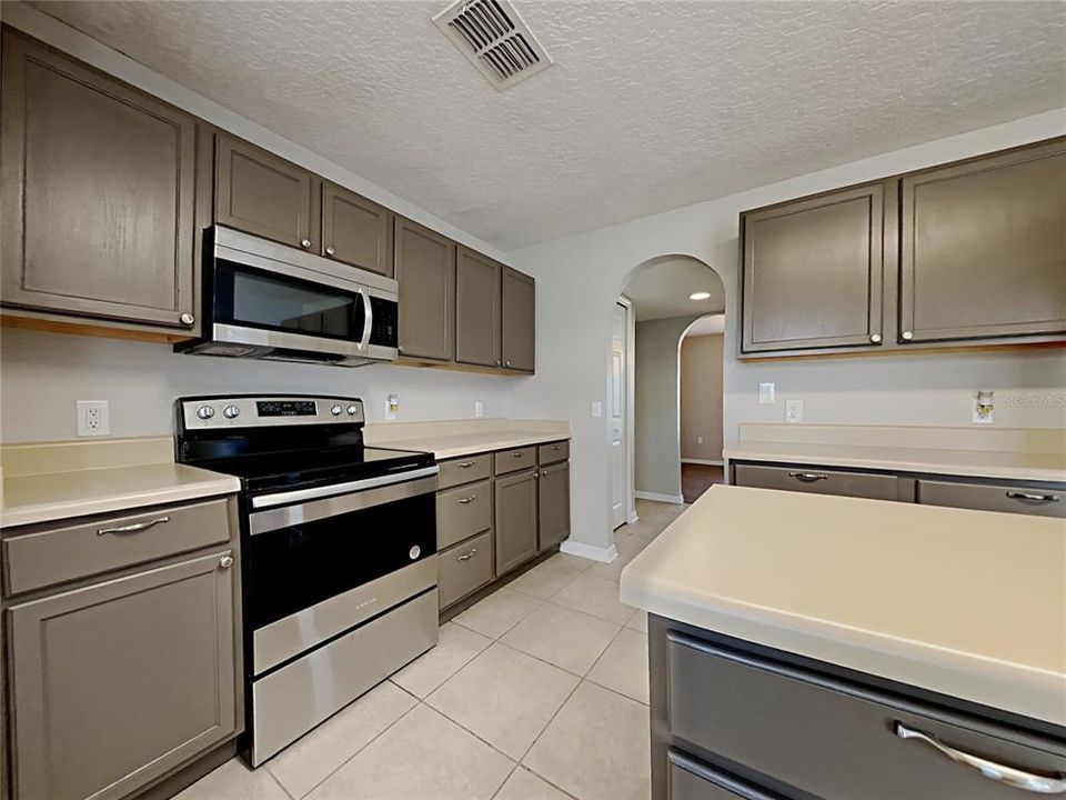 For Sale: $425,000 (3 beds, 2 baths, 2354 Square Feet)