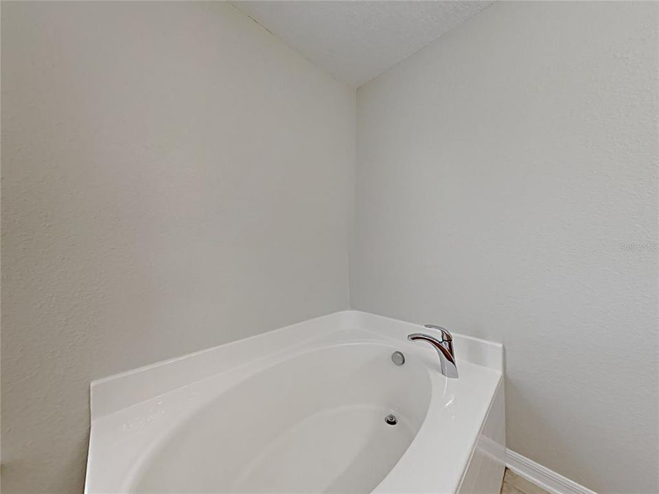 For Sale: $425,000 (3 beds, 2 baths, 2354 Square Feet)