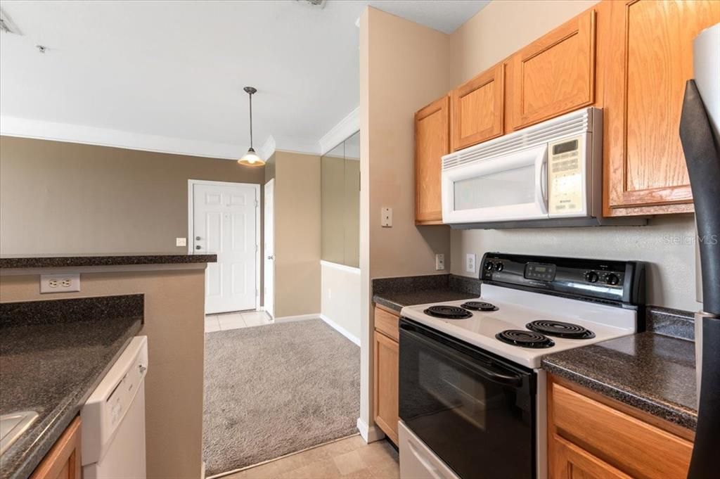 For Sale: $195,000 (2 beds, 1 baths, 1008 Square Feet)