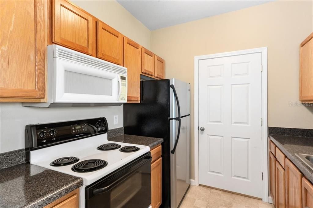 For Sale: $195,000 (2 beds, 1 baths, 1008 Square Feet)