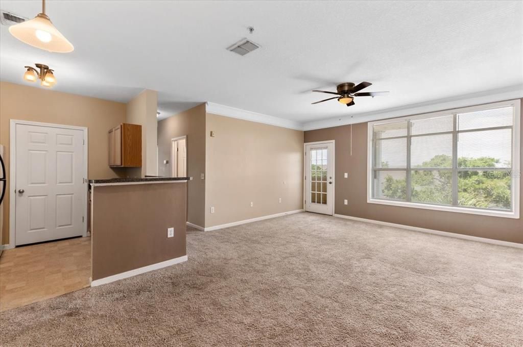 For Sale: $195,000 (2 beds, 1 baths, 1008 Square Feet)