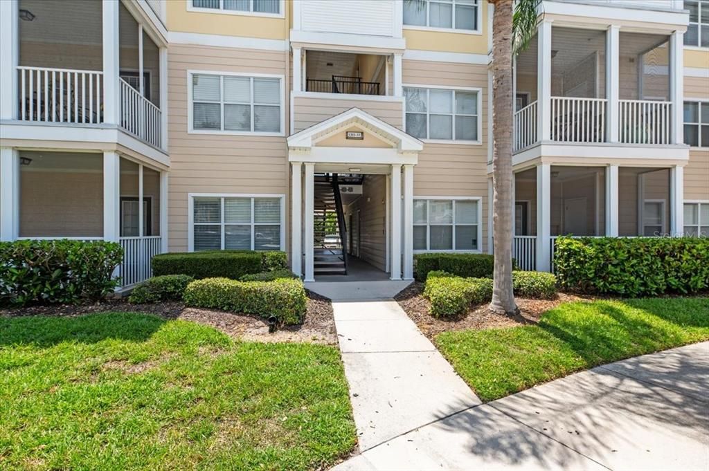 For Sale: $195,000 (2 beds, 1 baths, 1008 Square Feet)