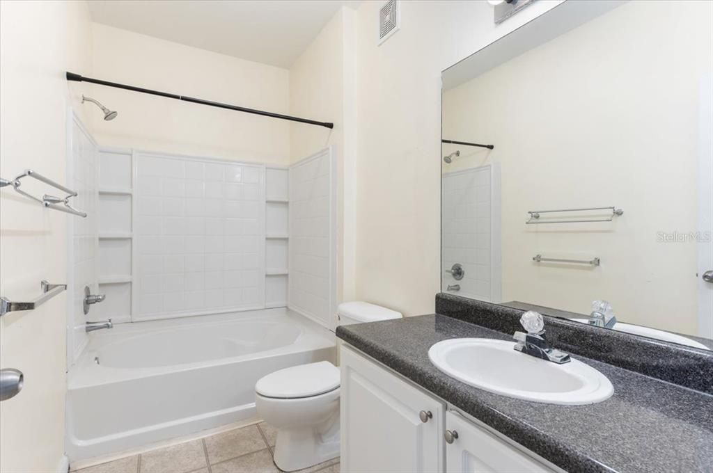 For Sale: $195,000 (2 beds, 1 baths, 1008 Square Feet)