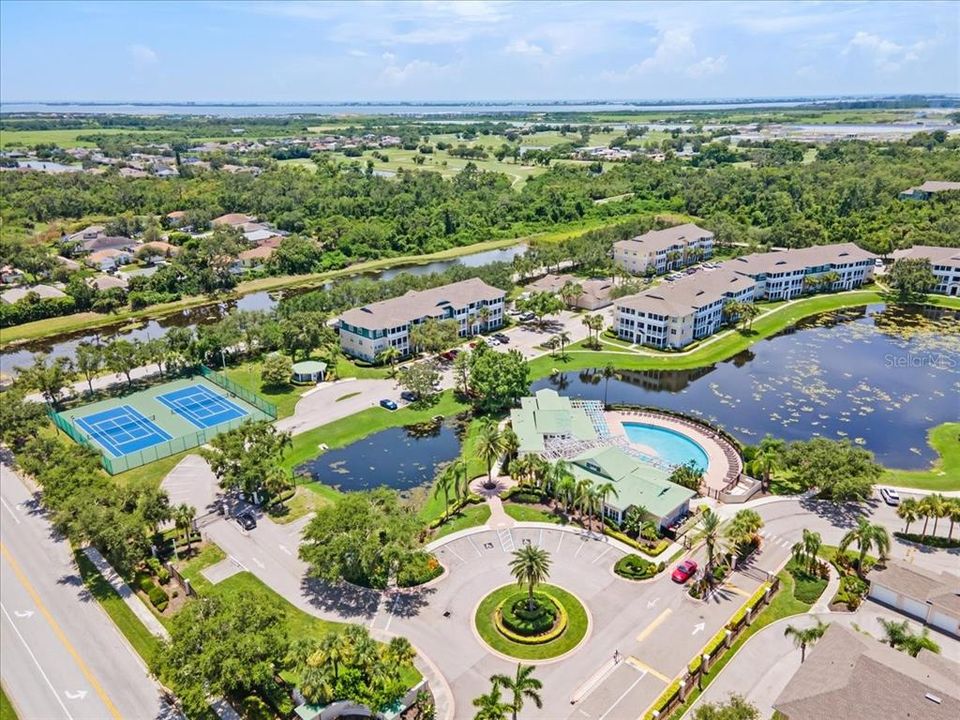 For Sale: $195,000 (2 beds, 1 baths, 1008 Square Feet)