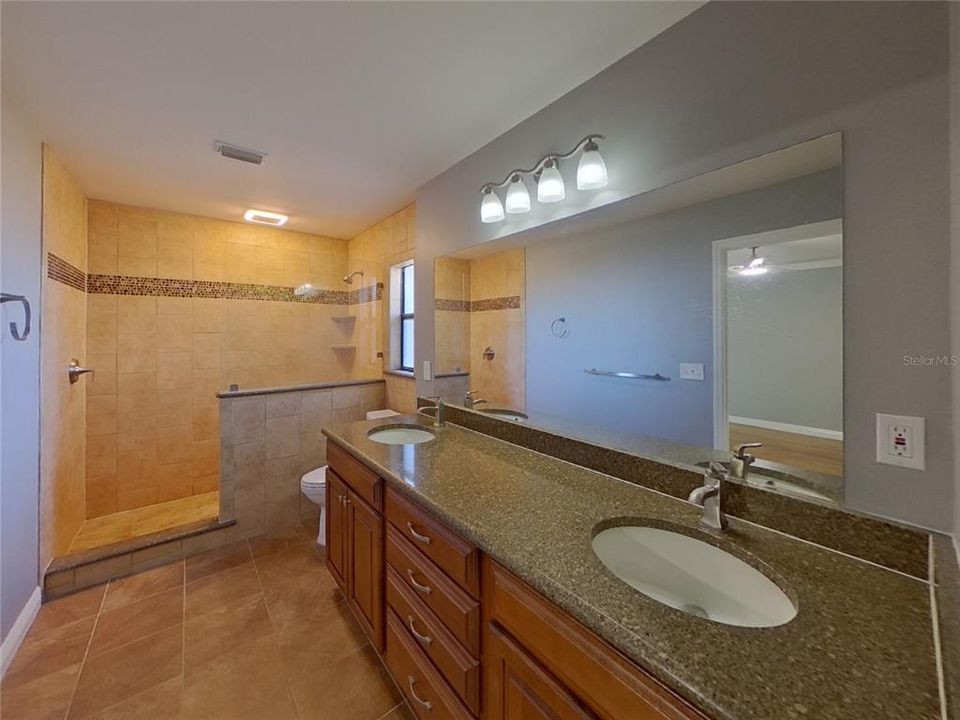 For Rent: $2,959 (3 beds, 2 baths, 1361 Square Feet)