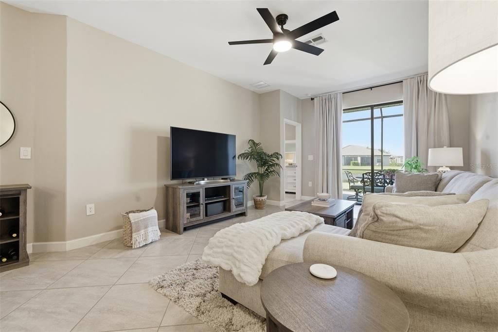 For Sale: $415,000 (3 beds, 2 baths, 1414 Square Feet)