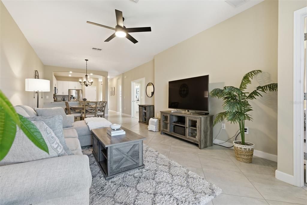 For Sale: $415,000 (3 beds, 2 baths, 1414 Square Feet)