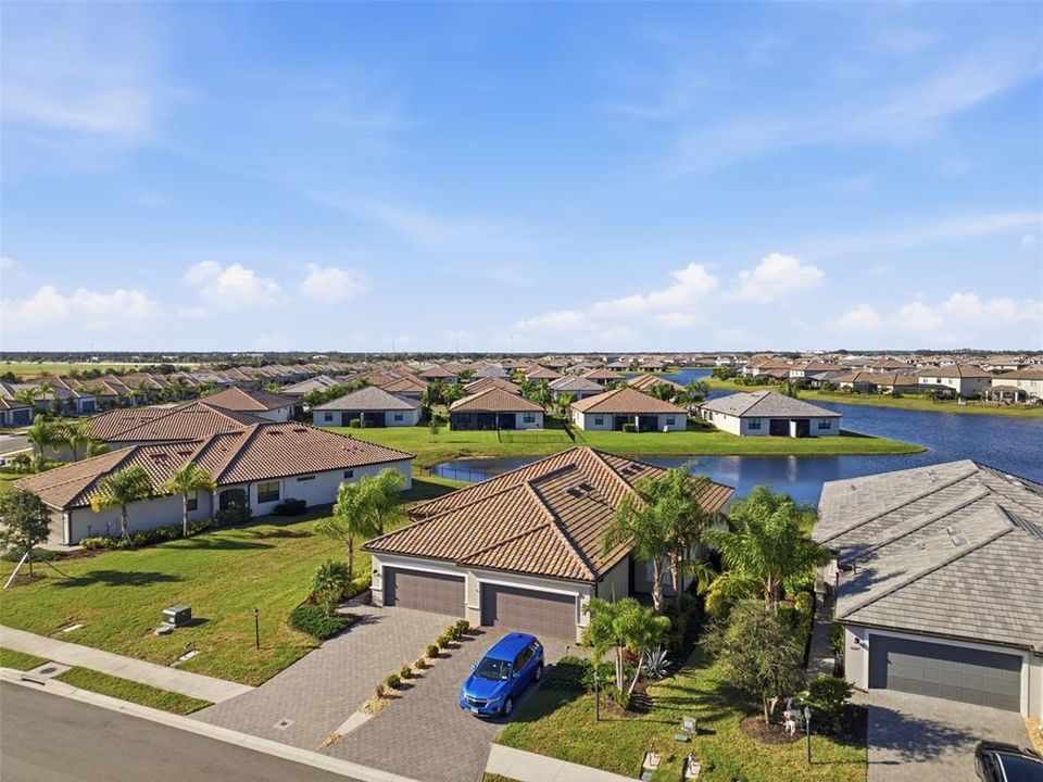 For Sale: $415,000 (3 beds, 2 baths, 1414 Square Feet)