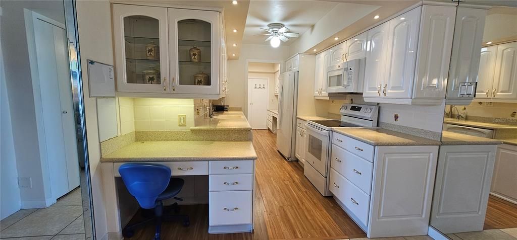 For Rent: $2,300 (1 beds, 1 baths, 1025 Square Feet)