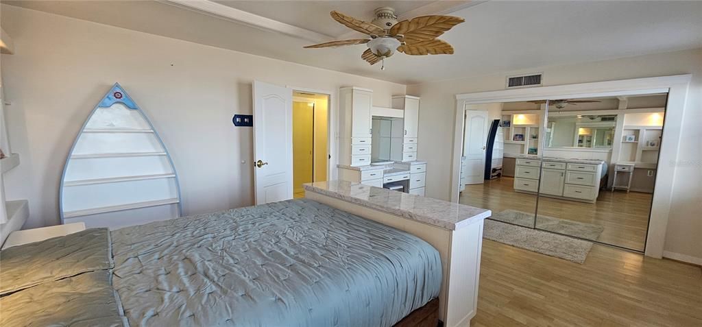 For Rent: $2,300 (1 beds, 1 baths, 1025 Square Feet)