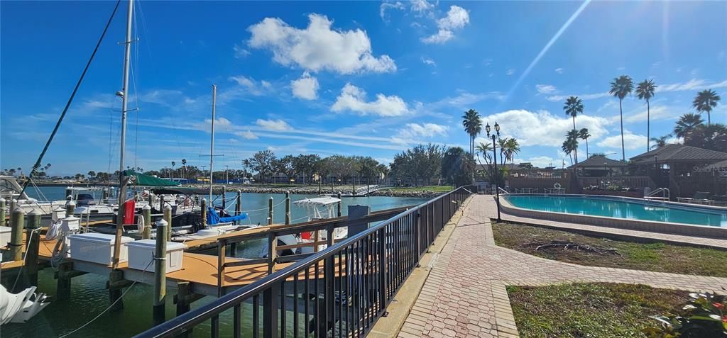 For Rent: $2,300 (1 beds, 1 baths, 1025 Square Feet)