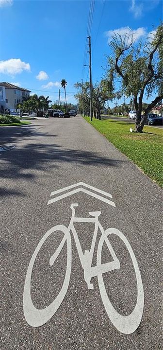 For Rent: $2,300 (1 beds, 1 baths, 1025 Square Feet)