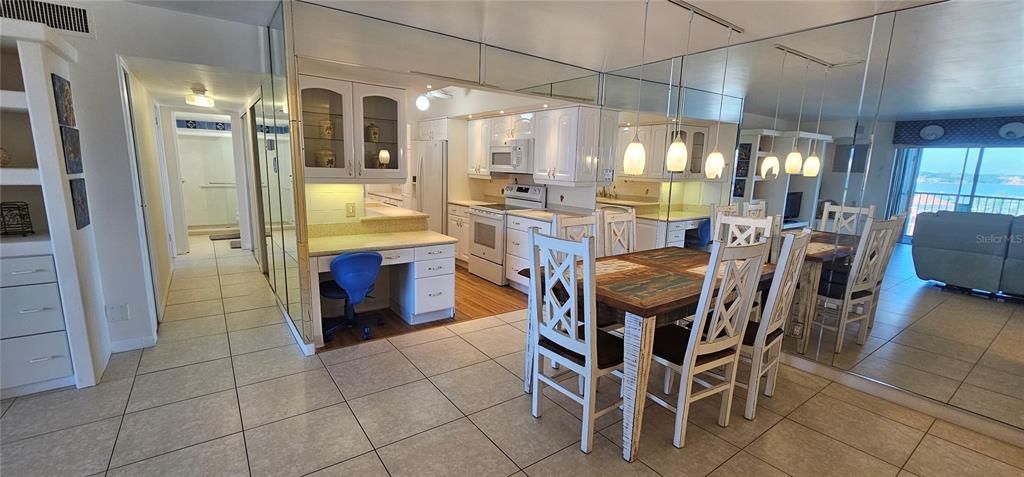 For Rent: $2,300 (1 beds, 1 baths, 1025 Square Feet)