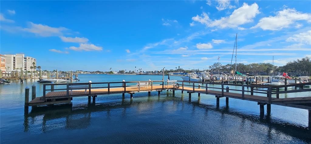 For Rent: $2,300 (1 beds, 1 baths, 1025 Square Feet)