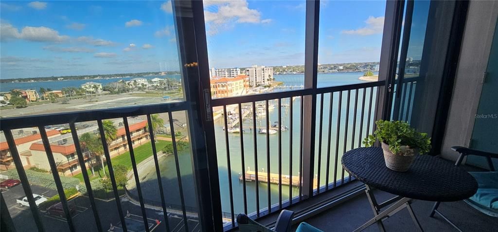 For Rent: $2,300 (1 beds, 1 baths, 1025 Square Feet)