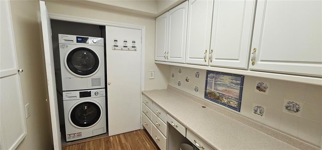 For Rent: $2,300 (1 beds, 1 baths, 1025 Square Feet)