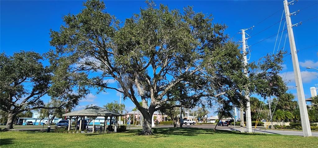 For Rent: $2,300 (1 beds, 1 baths, 1025 Square Feet)