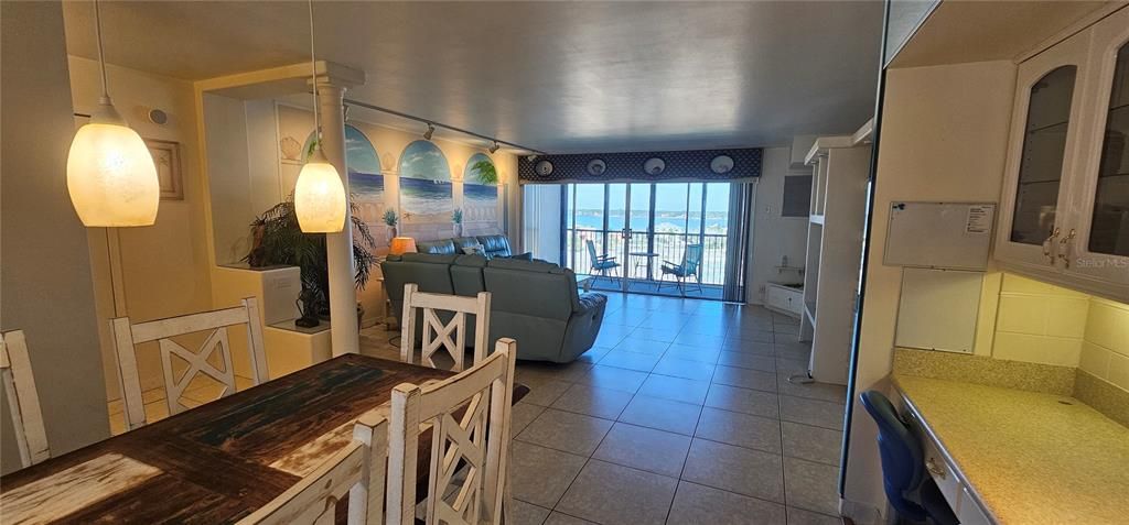 For Rent: $2,300 (1 beds, 1 baths, 1025 Square Feet)