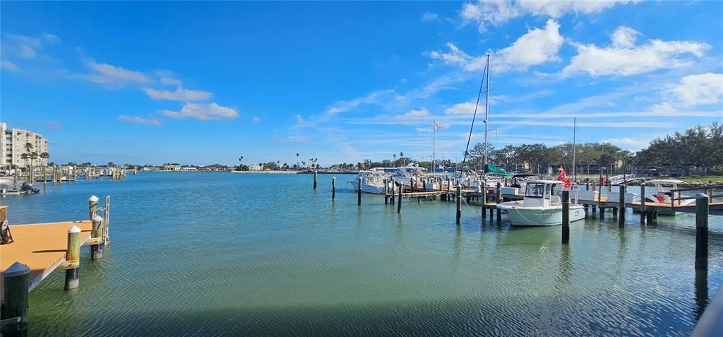 For Rent: $2,300 (1 beds, 1 baths, 1025 Square Feet)